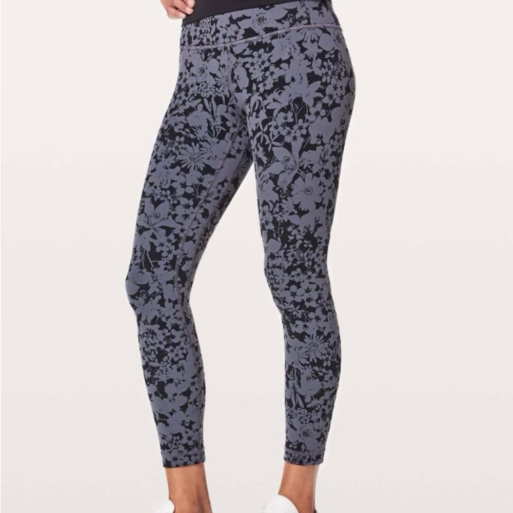 Women's Lululemon Leggings - Black and Gray